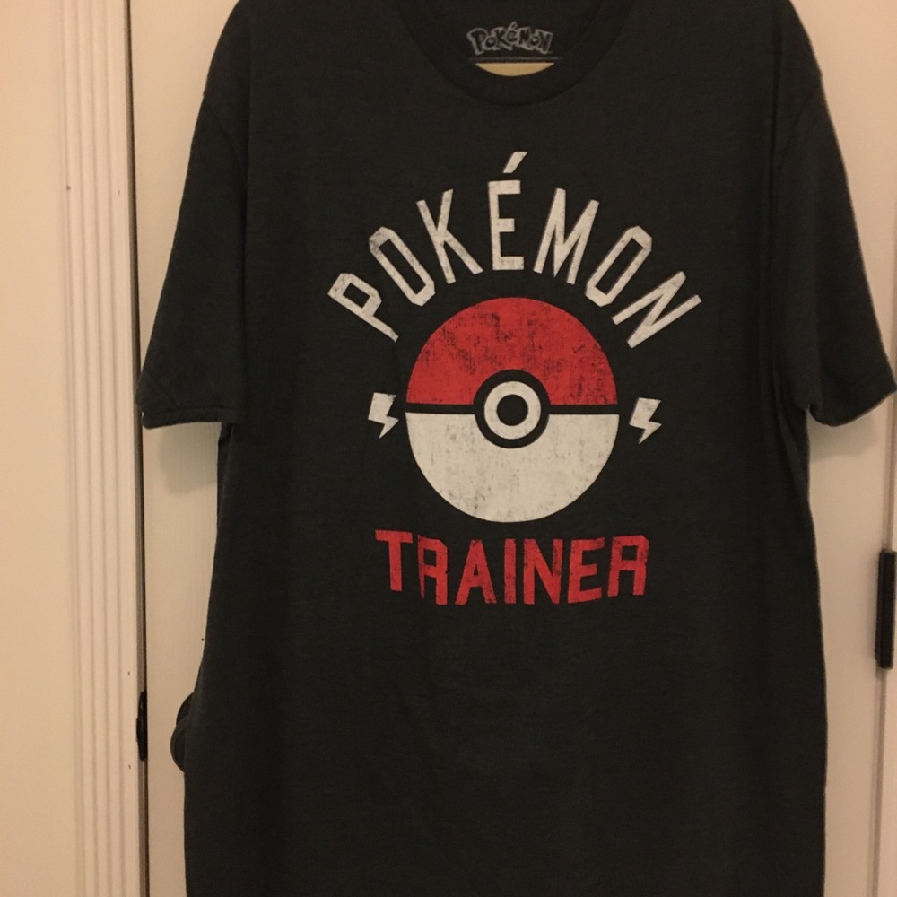 Pokémon T-shirt XL